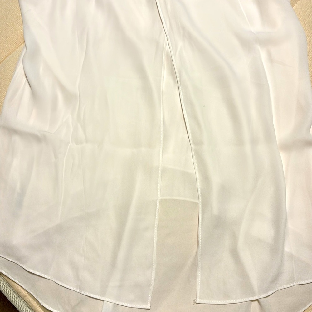 White House, Black Market Sleeveless split back V-neck Shell Petite Large NWT - Picture 5 of 6